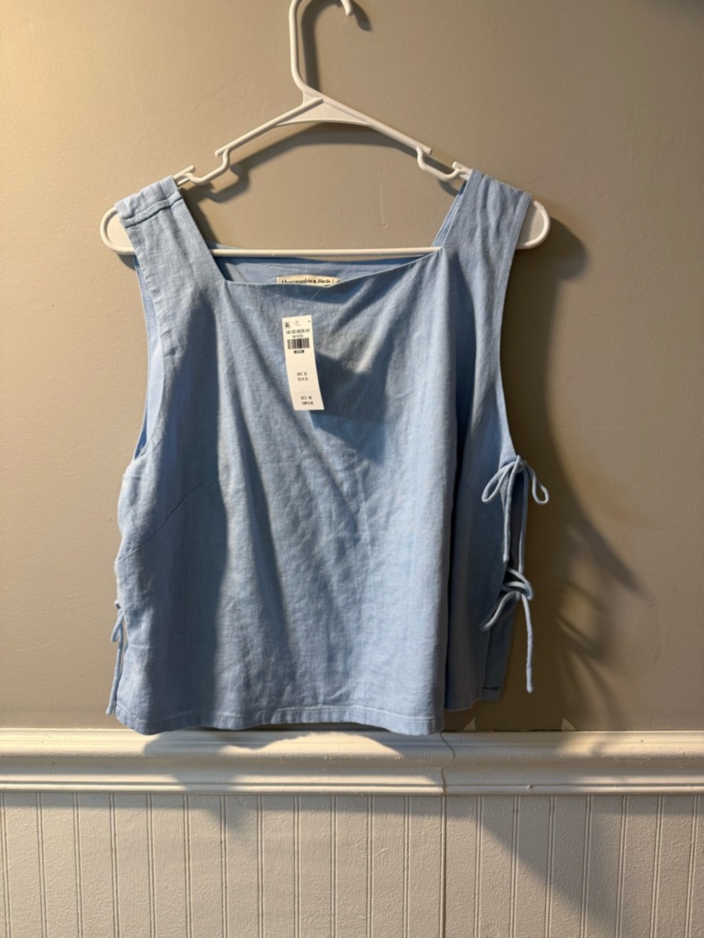 NWT Abercrombie & Fitch Shell Top With Tie Side Detail Medium - Picture 2 of 5